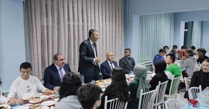 Vali Çelik: ”İ̇yiliğin Peşinden Gidin”