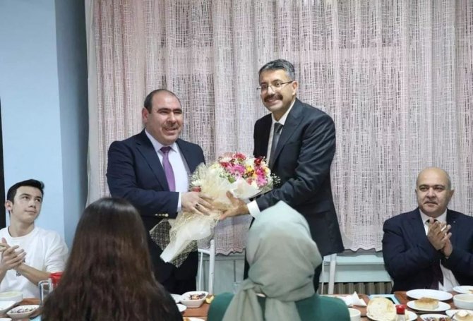 Vali Çelik: ”İ̇yiliğin Peşinden Gidin”
