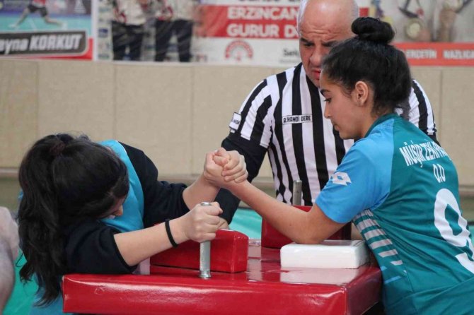 Yıldızlar Bilek Güreşi Müsabakaları Başladı