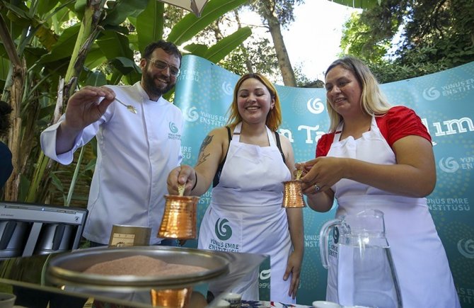 2022’de Yüz Binlerce Kişi Türkçeyle Ve Türk Kültürüyle Tanıştı