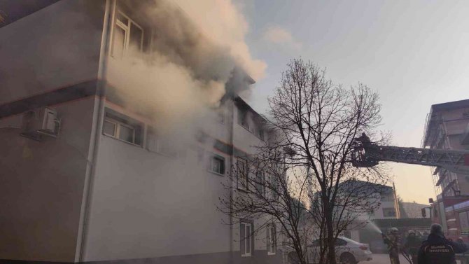3 Katlı Binada Korkutan Yangın