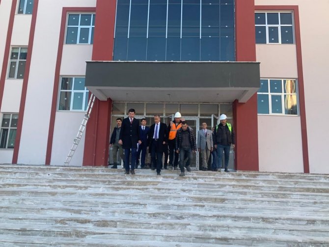 Vali Çuhadar, Okul İnşaatını İnceledi