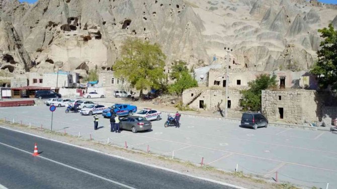 Jandarma 1 Yılda 2 Bin 78 Aranan Şahsı Yakalayarak Adalete Teslim Etti