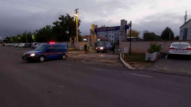 Jandarma 1 Yılda 2 Bin 78 Aranan Şahsı Yakalayarak Adalete Teslim Etti
