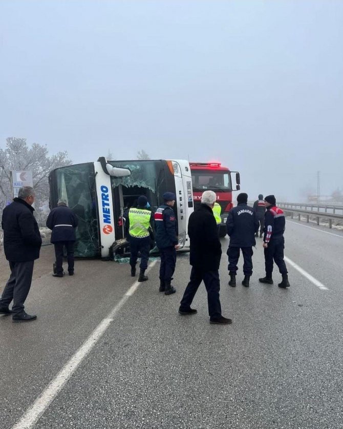 Ankara’da Yolcu Otobüsü Devrildi: 6 Yaralı