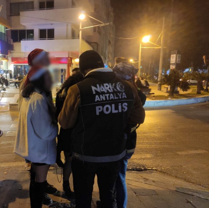 Mama Kutusu İçinde 5 Kilogram Uyuşturucu Ele Geçirildi