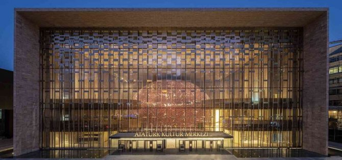 Sanatseverler 2022’de Akm’de Festival Ve Yenilikçi Teknolojilerle Buluştu