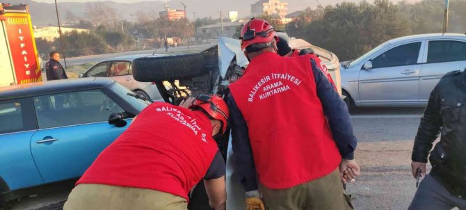 Balıkesir’de Trafik Kazası: 3 Yaralı