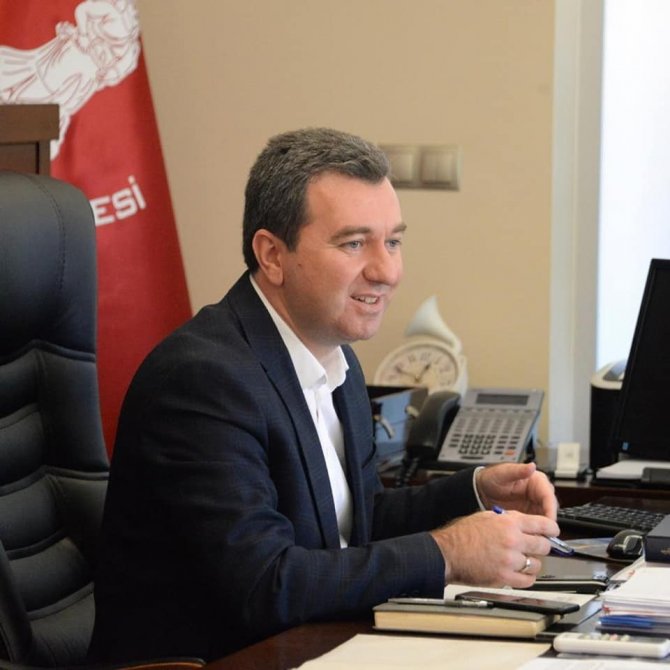 Başkan Koştu: "Bergama Devlet Hastanesine 77 Sözleşmeli Doktor Kadrosu Açıldı"