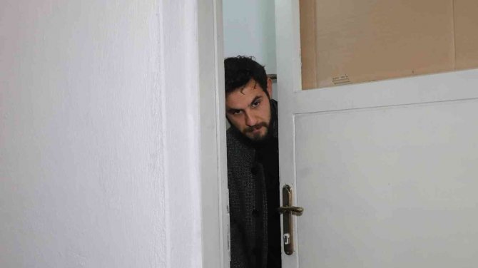 Parasını Alamayınca Kiracısının Kapısına Dayandı