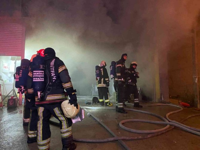 Medikal Deposundaki Yangın 10 Saatte Söndü