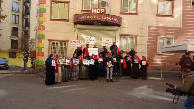 Hdp Önünde Evlat Nöbeti Tutan Aile Sayısı 350 Oldu