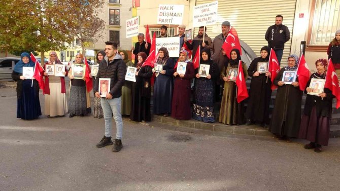 Hdp Önünde Evlat Nöbeti Tutan Aile Sayısı 350 Oldu