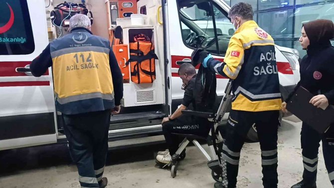 Evi Yanan Şahıs Son Anda Kurtarılarak Hastaneye Kaldırıldı