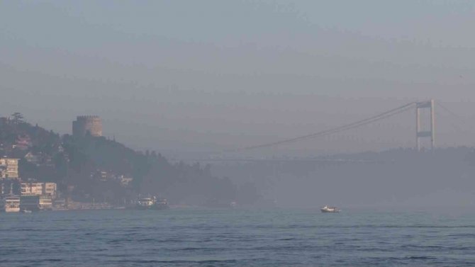 İ̇stanbul’da Sis Etkisini Sürdürüyor