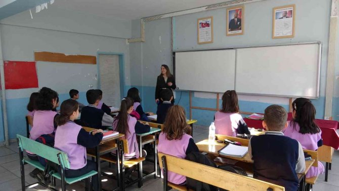 Matematiği Eğlenceye Çevirerek Öğrencilerini İlçe Birincisi Yaptı