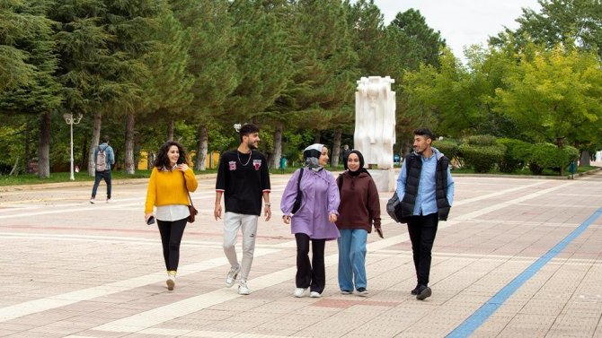 İ̇nönü Üniversitesi Yeşil Kampüste 102 Basamak Yükseldi