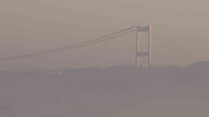 İ̇stanbul’da Sis Etkisini Sürdürüyor