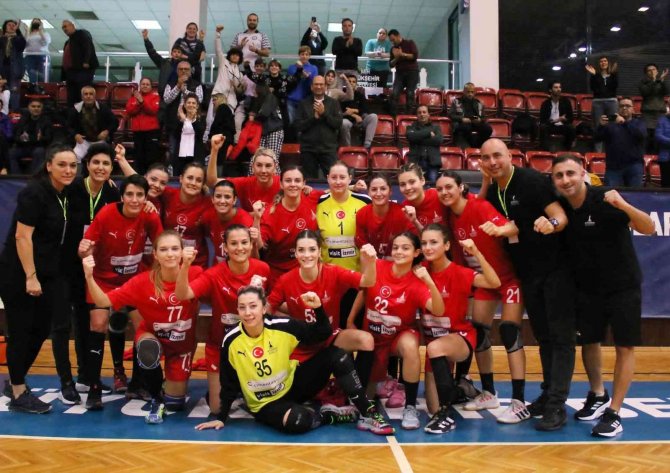 İ̇zmir Ekibinde Hedef Çeyrek Final