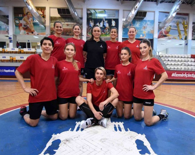 İ̇zmir Ekibinde Hedef Çeyrek Final