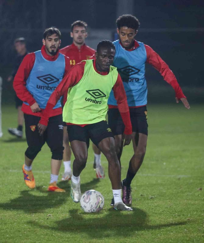 Altay Ve Göztepe, Antalya’da Antrenmanlara Başladı