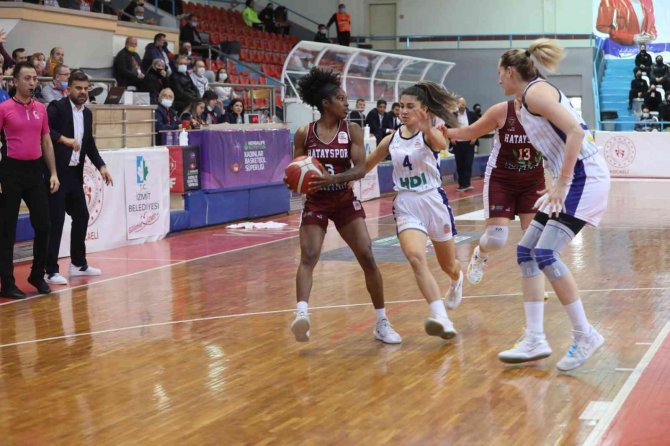 İ̇zmit’te Binlerce Kişi Sporla Buluşturuldu