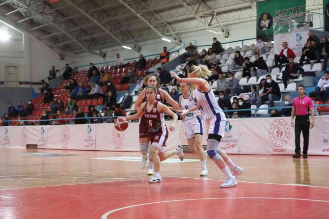 İ̇zmit’te Binlerce Kişi Sporla Buluşturuldu