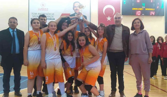 Karaman’da Düzenlenen Okul Sporları Yıldızlar Basketbol Müsabakaları Sona Erdi