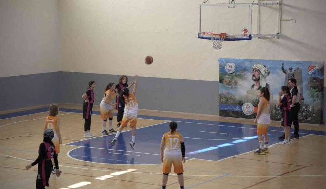 Karaman’da Düzenlenen Okul Sporları Yıldızlar Basketbol Müsabakaları Sona Erdi