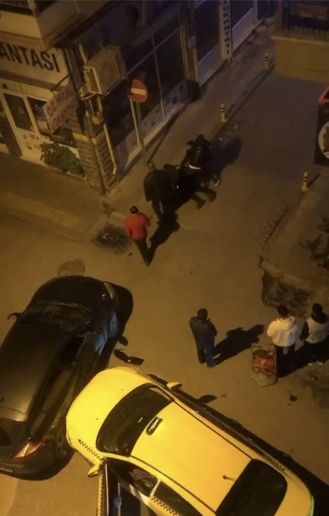 Otomobiline Çarpan Taksi Sürücüsünü Dövdü
