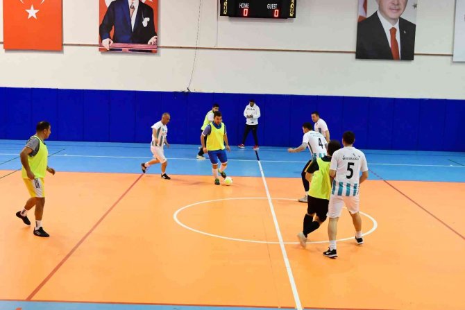 Kemer’de Kurumlar Arası Futsal Turnuvası Başladı