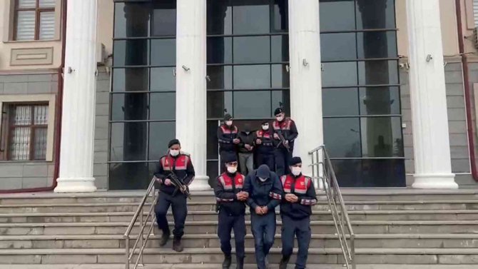 Köydeki Evleri Bir Gecede Soyan Hırsızlar Yakalandı: 476 Saatlik Kamera Görüntüsü İncelendi