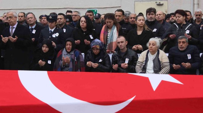 Görevdeyken Kalp Krizi Geçirerek Hayatını Kaybeden Polis Son Yolculuğuna Uğurlandı