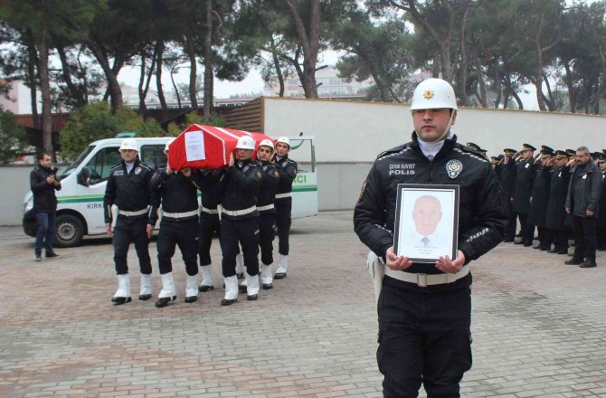 Görevdeyken Kalp Krizi Geçirerek Hayatını Kaybeden Polis Son Yolculuğuna Uğurlandı
