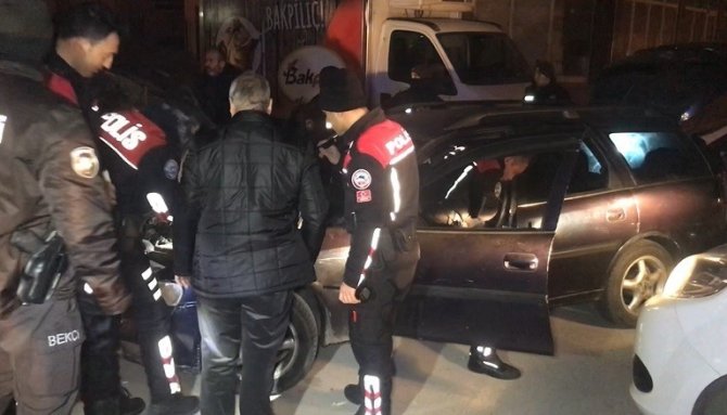 Polisin ‘Dur’ İhtarına Uymayan Araçtaki 4 Kişi Kovalamaca Sonrası Yakalandı