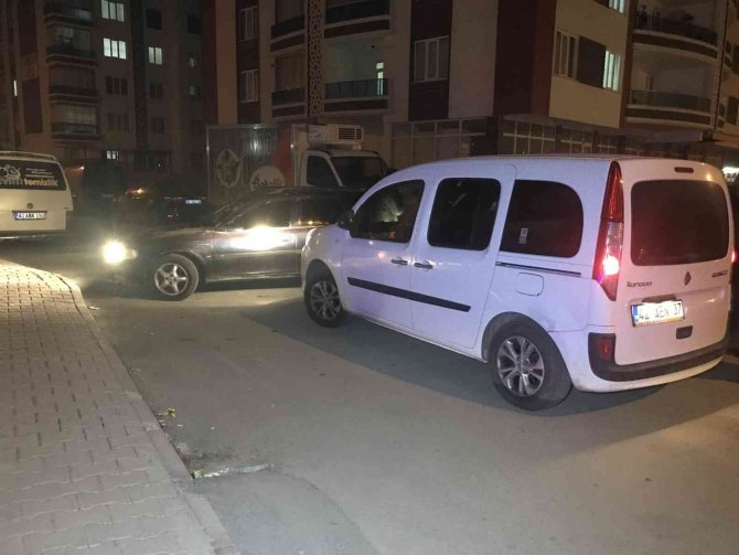 Polisin ‘Dur’ İhtarına Uymayan Araçtaki 4 Kişi Kovalamaca Sonrası Yakalandı