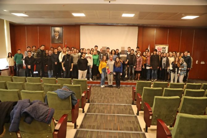 Tıp Fakültesi Öğrencilerine ’Narko Gençlik Eğitimi’ Verildi