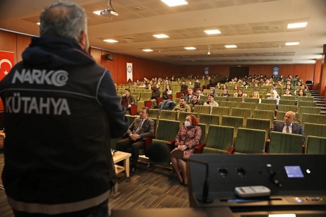 Tıp Fakültesi Öğrencilerine ’Narko Gençlik Eğitimi’ Verildi