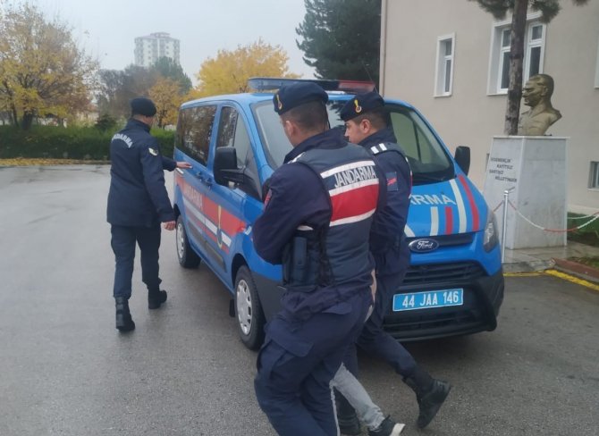 Hırsızlar Jandarmadan Kaçamadı