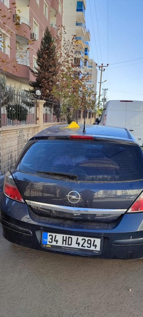 Aracına Yorgun Mermi İsabet Etti