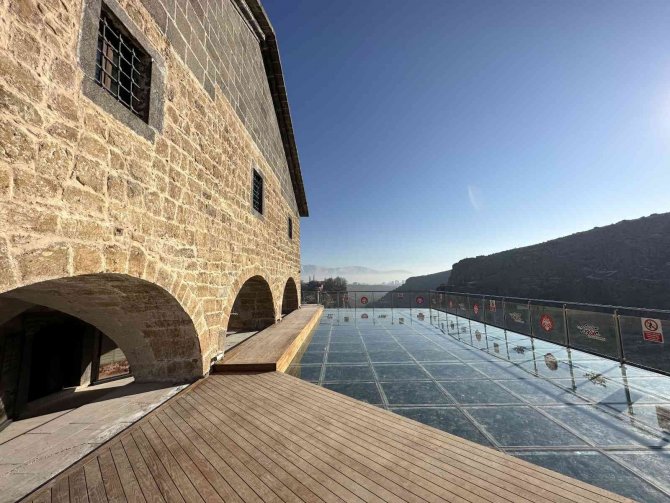 Niğde’de Cam Seyir Terası Yapıldı