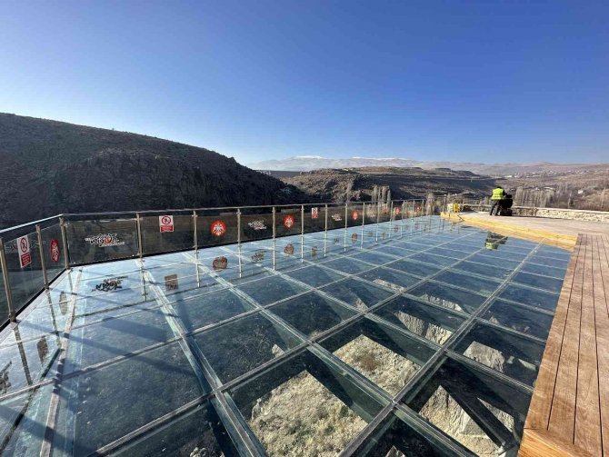 Niğde’de Cam Seyir Terası Yapıldı