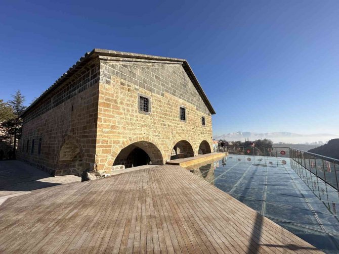 Niğde’de Cam Seyir Terası Yapıldı