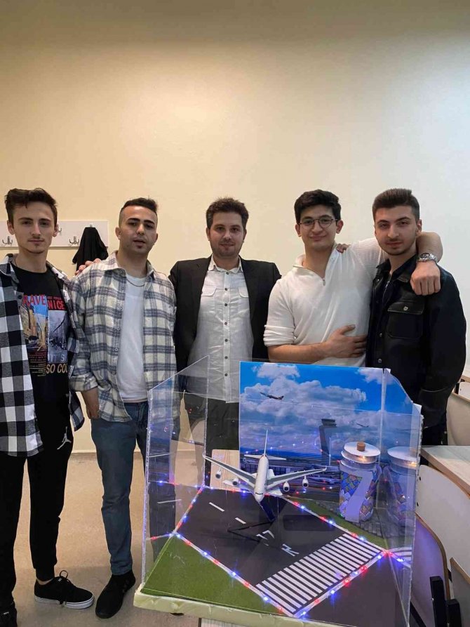 Atık Malzemelerden Havalimanı Tasarlandı