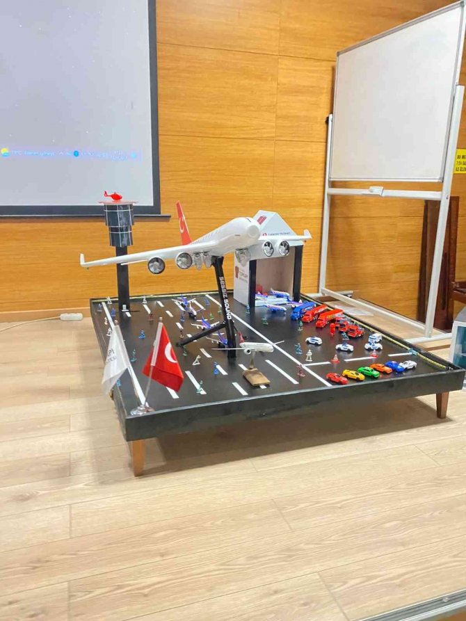 Atık Malzemelerden Havalimanı Tasarlandı