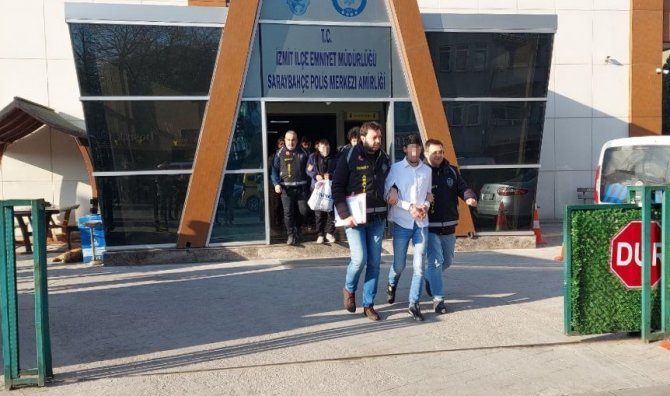 Evli Genç Kız, Sevgilisini Döven Eski Erkek Arkadaşını Bıçakladı