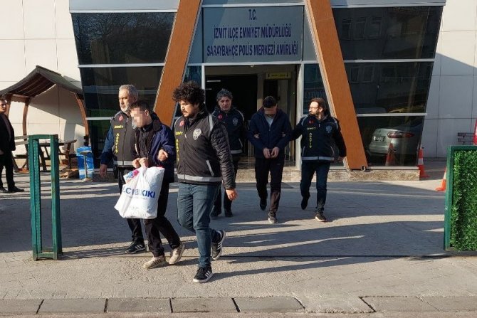 Evli Genç Kız, Sevgilisini Döven Eski Erkek Arkadaşını Bıçakladı
