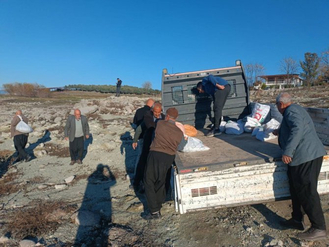 Osmaniye’de Kuraklık Nedeniyle Okunmuş 70 Bin Taş Göle Bırakıldı