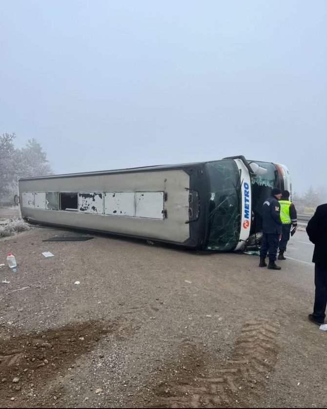 Ankara’da Yolcu Otobüsü Devrildi: 6 Yaralı