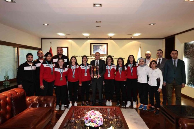 Başkan Zolan İle Kupa Hatırası